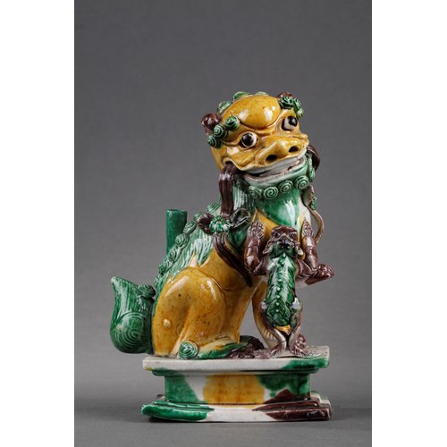 Fo dog  famille verte biscuit  Incense stick holder